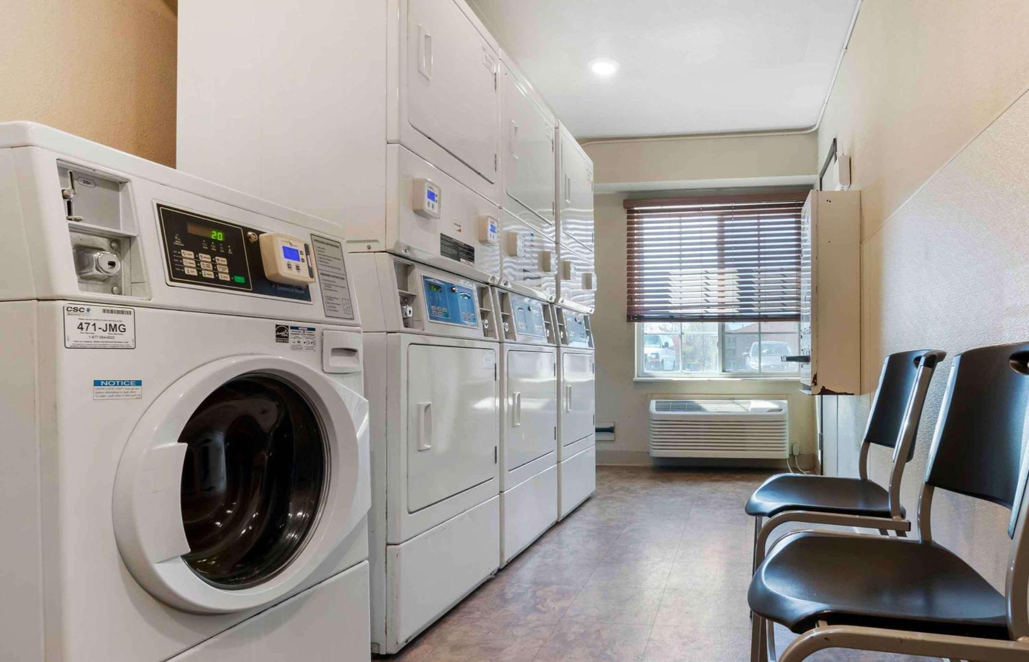 Extended Stay America Select Suites - Kansas City - South - I-49 Экстерьер фото