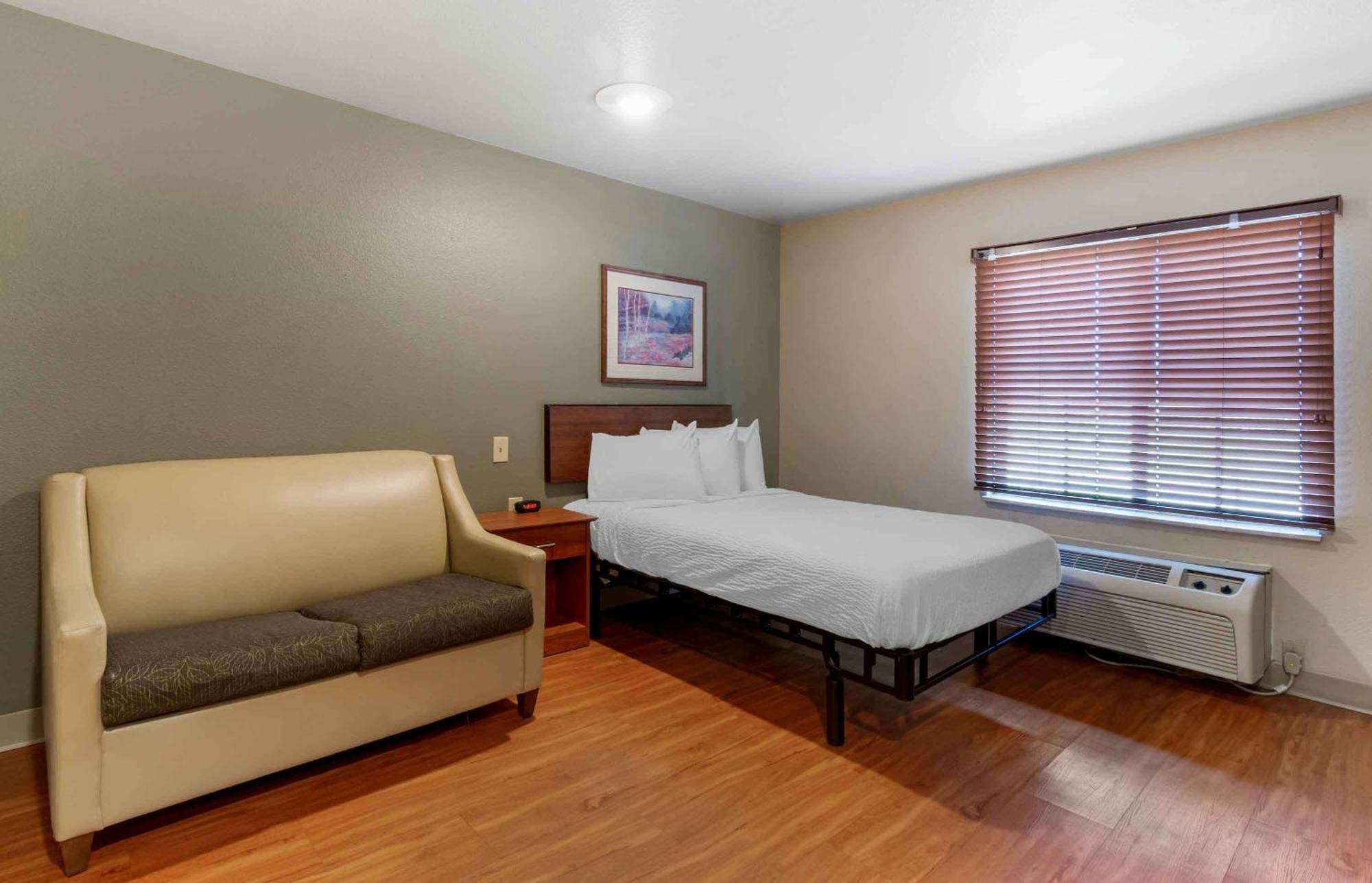 Extended Stay America Select Suites - Kansas City - South - I-49 Экстерьер фото