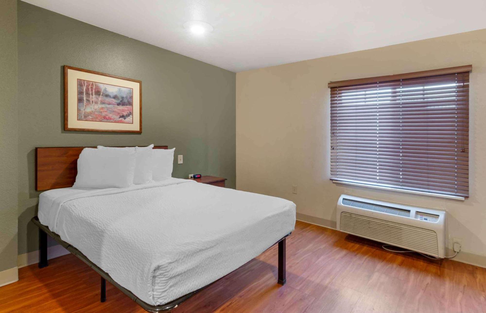 Extended Stay America Select Suites - Kansas City - South - I-49 Экстерьер фото