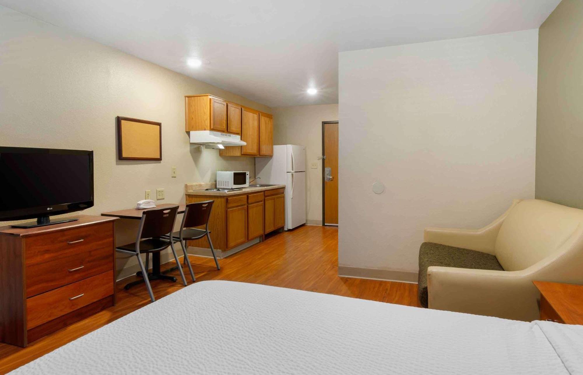 Extended Stay America Select Suites - Kansas City - South - I-49 Экстерьер фото