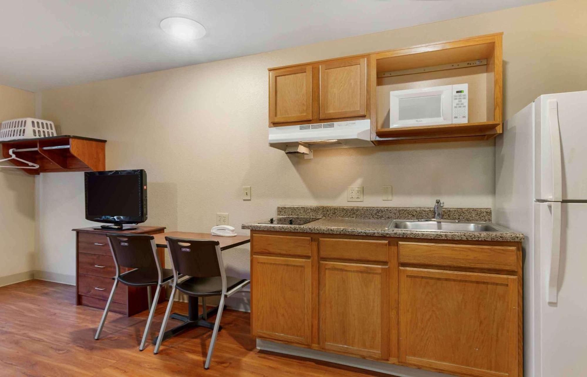 Extended Stay America Select Suites - Kansas City - South - I-49 Экстерьер фото