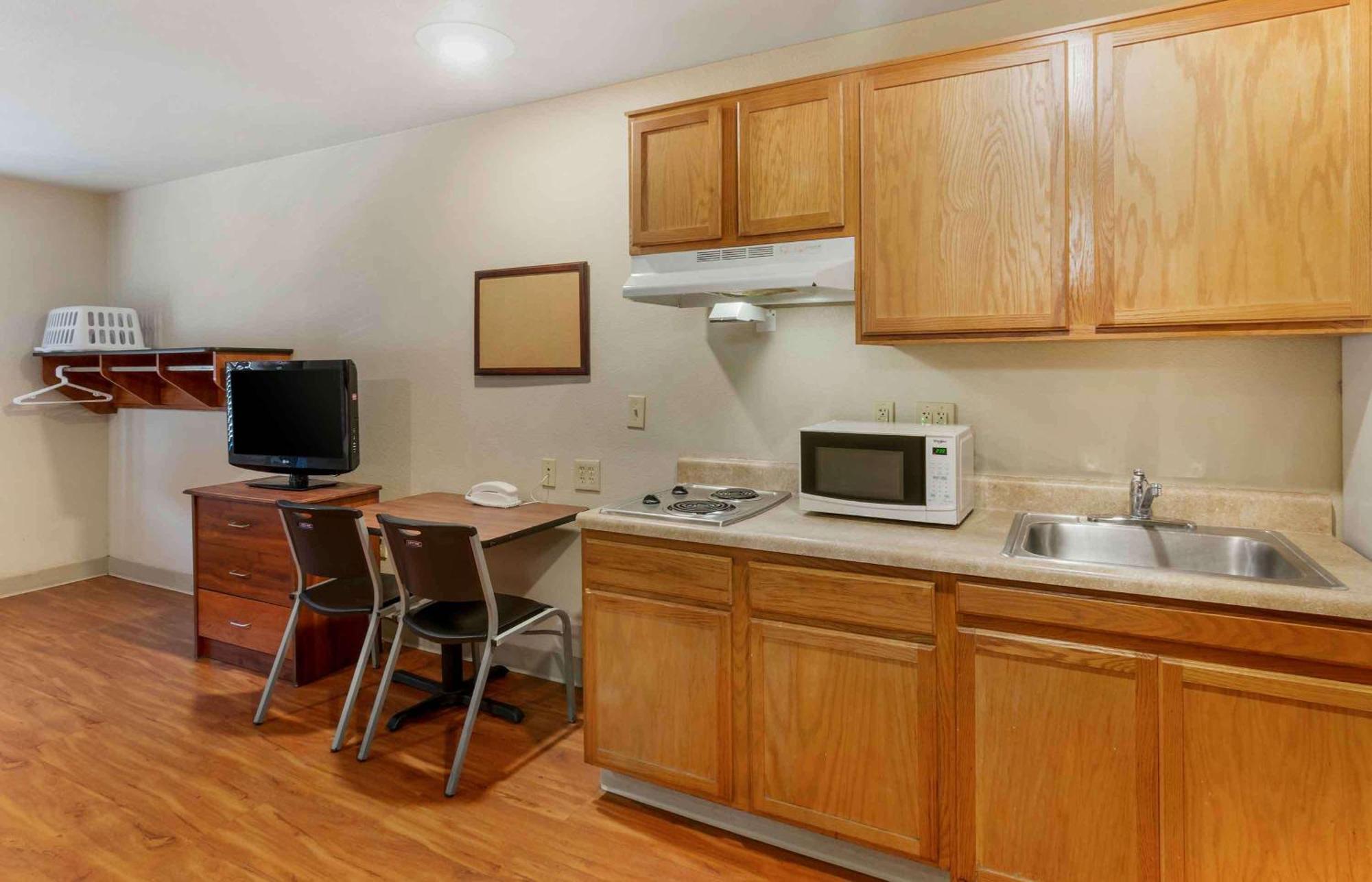 Extended Stay America Select Suites - Kansas City - South - I-49 Экстерьер фото